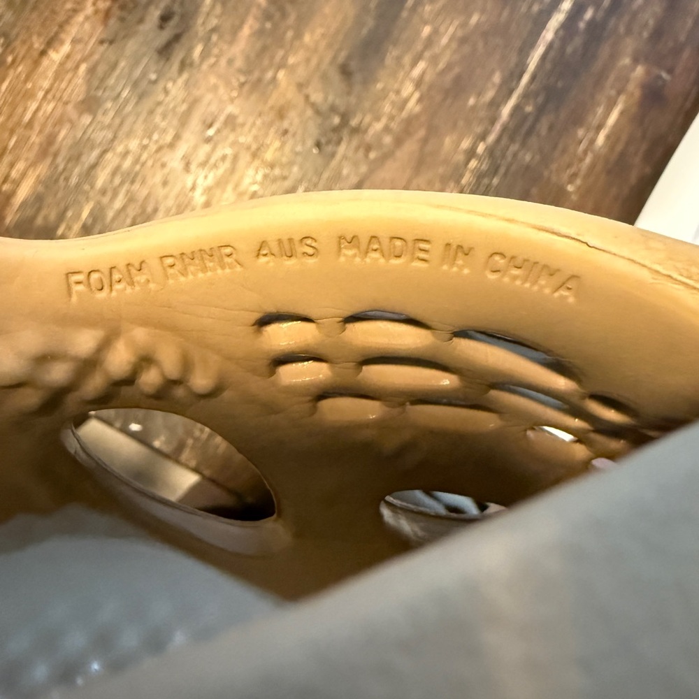 Yeezy foam runners - Picture 3 of 3